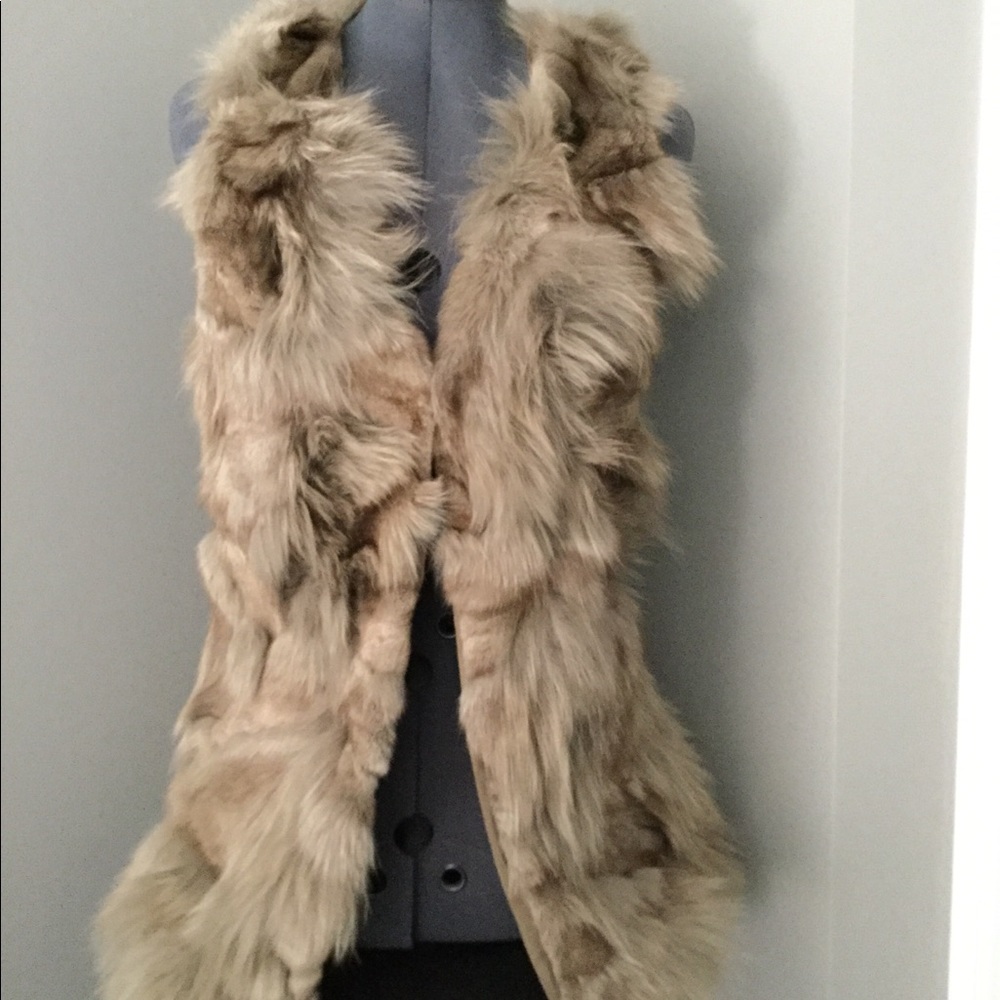The Cue Cherqu Vest
